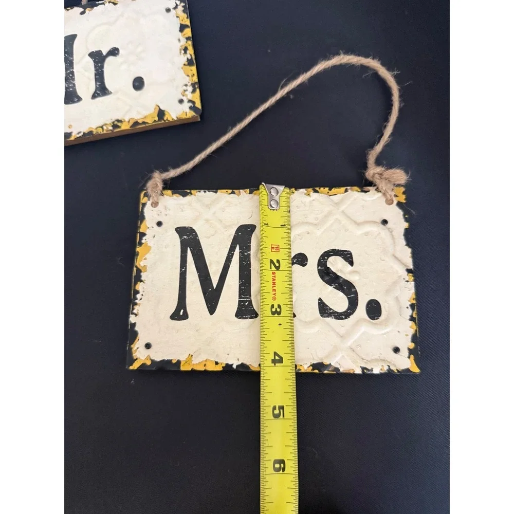 Mr & Mrs Metal Hanging bathroom Signs‎ Set Shabby Chic Rustic Wedding Photo Prop
